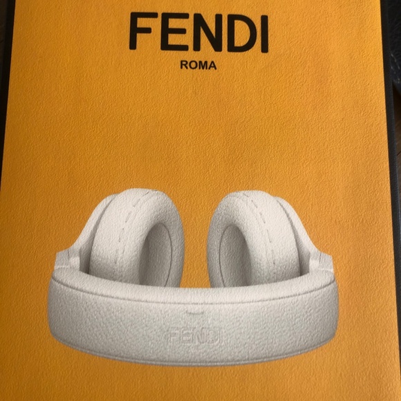 FENDI Beatspro Headphones By Dr. Dre - Picture 2 of 5